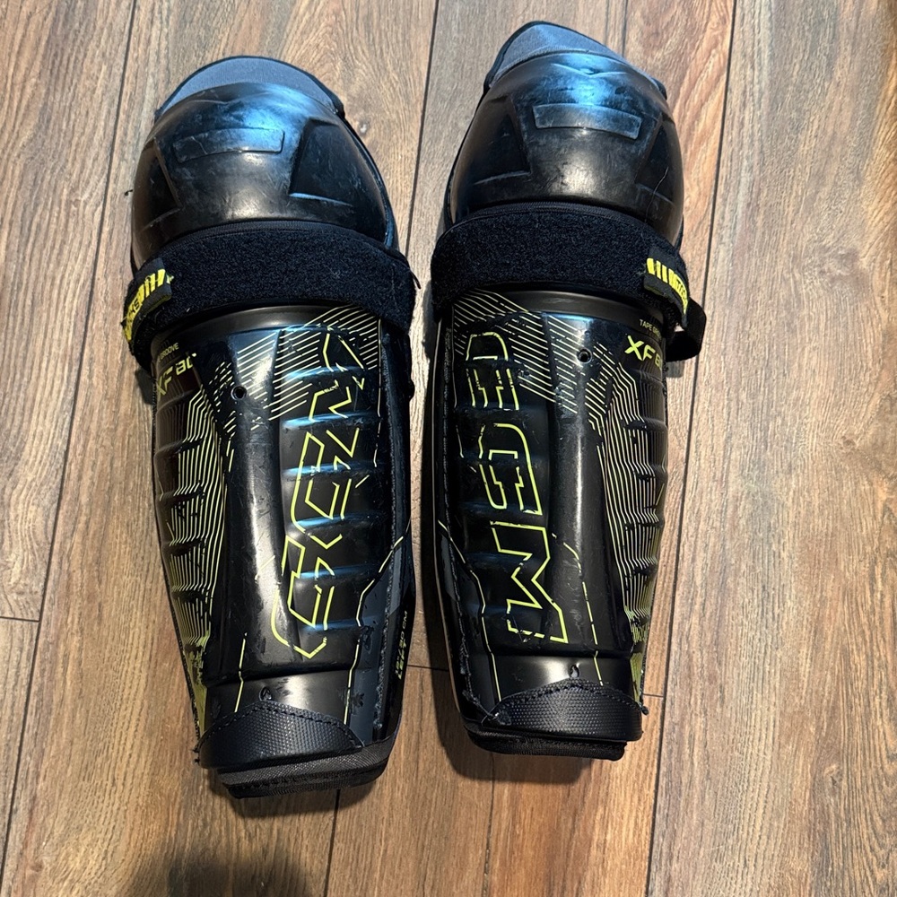 CCM Tacks xf80 hockey Shin Guards